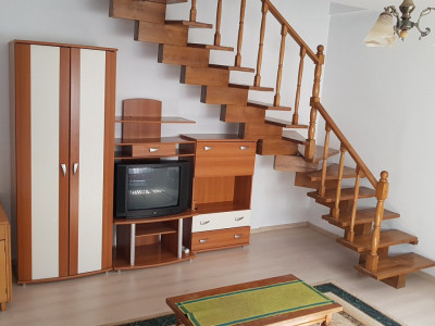 Chirie Apartament Centru cu parcare inclusa