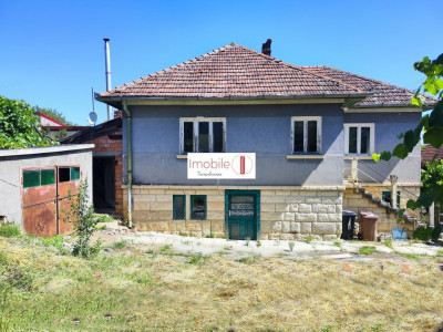 Casa cu teren generos | front 24.5 m