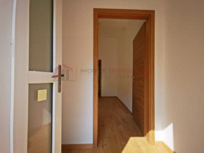 Spatiu  Centru FINISAT | Parcare